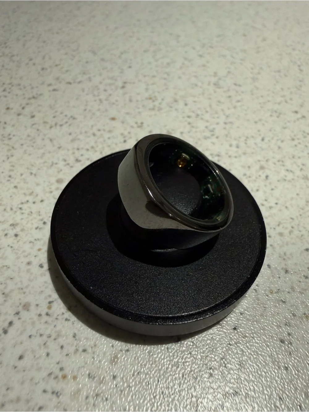 Oura Ring Gen 2 Size 8 and charger